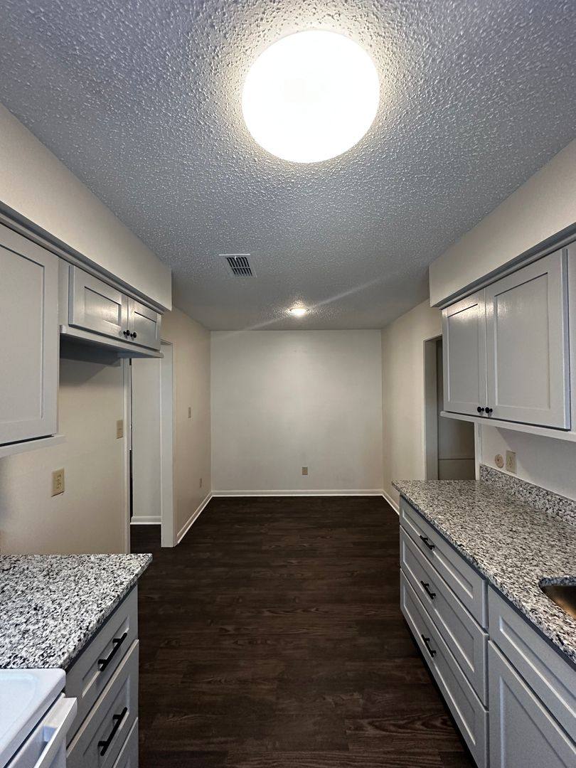 Apartment for rent at 1719-1721 Loring, Longview, TX 75604