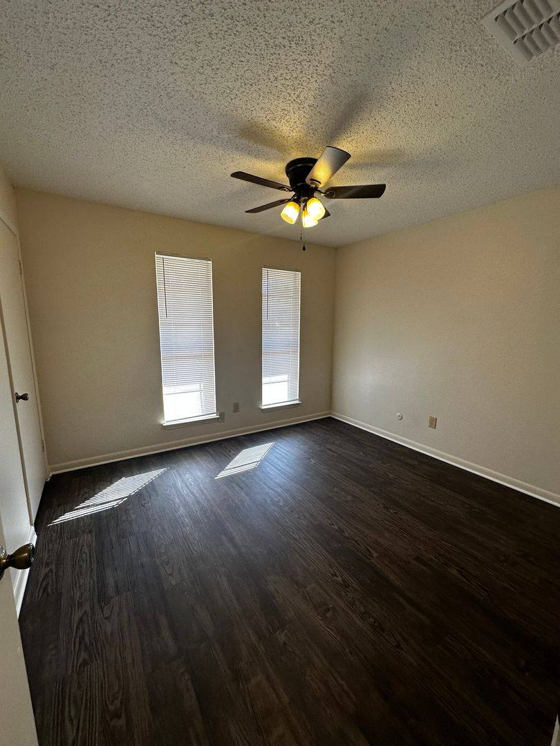 Apartment for rent at 1719-1721 Loring, Longview, TX 75604