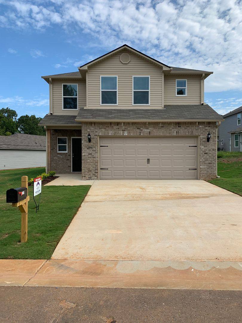 House for rent at 12391 Waterbury Dr, Moundville, AL 35474