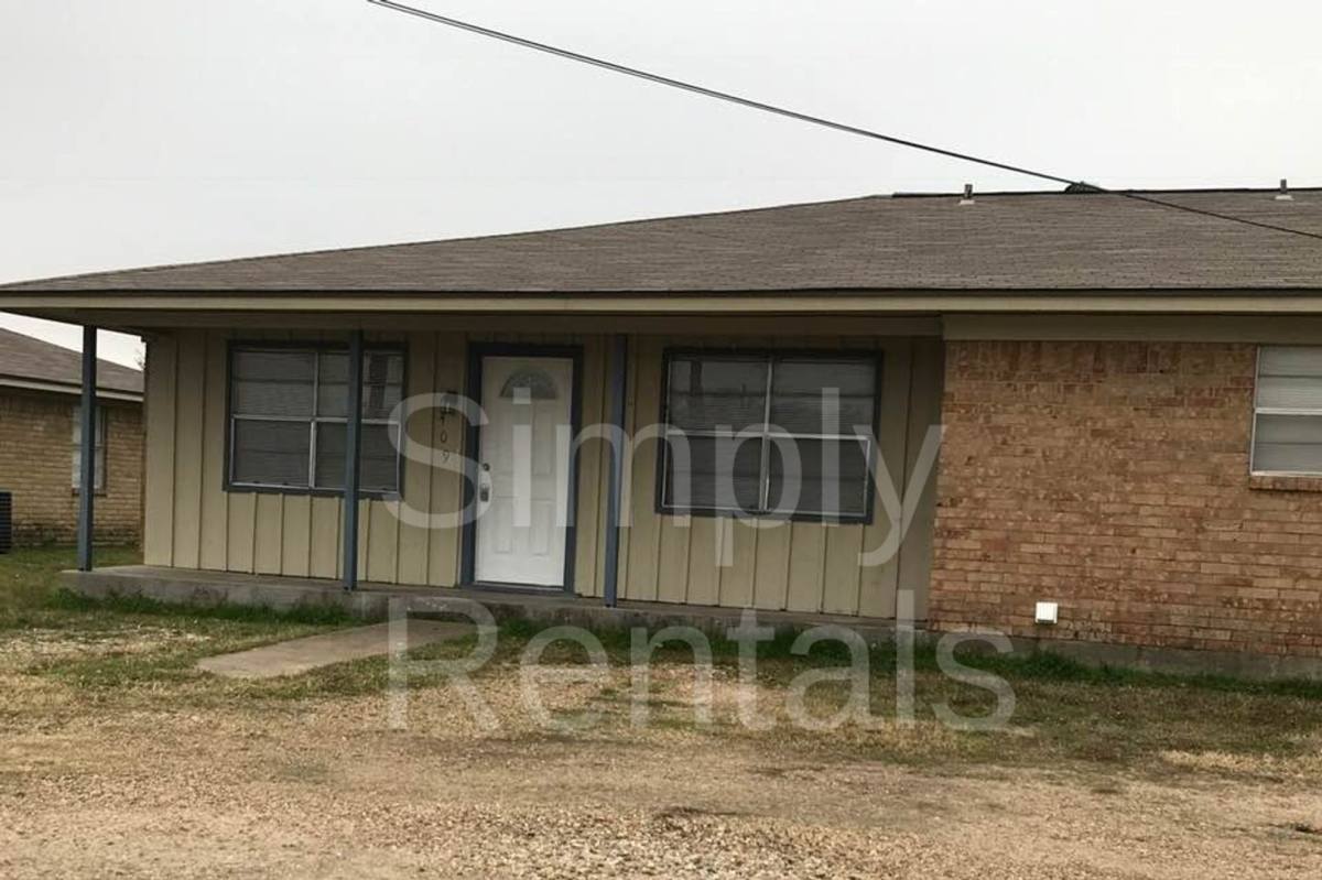 Apartment for rent at 409 Maple St, Commerce, TX 75428