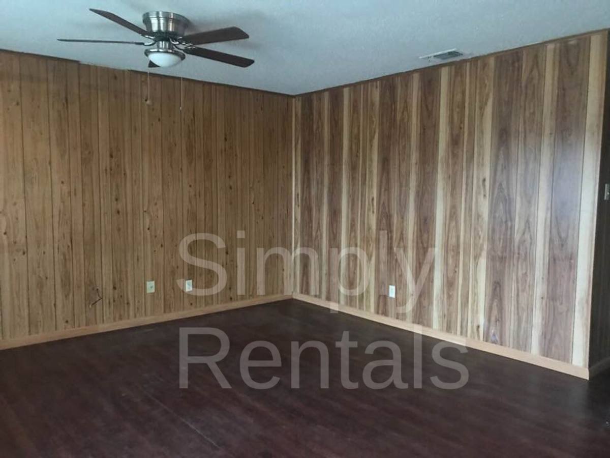 Apartment for rent at 409 Maple St, Commerce, TX 75428