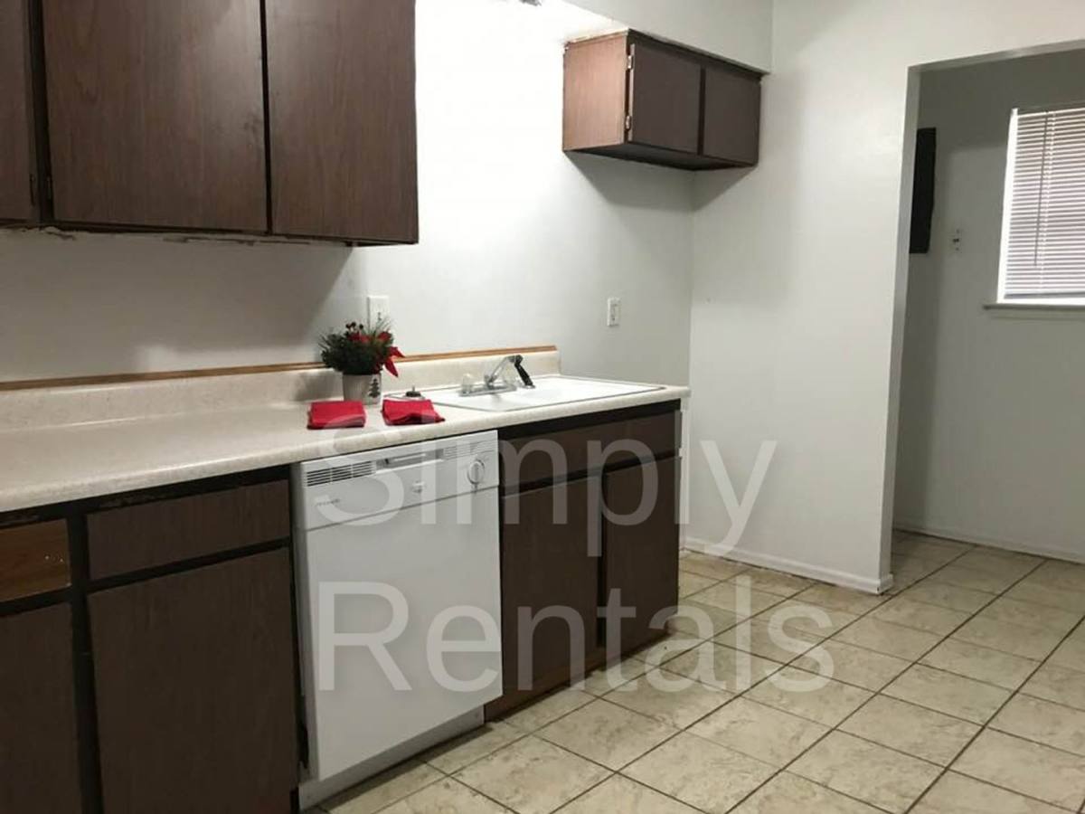 Apartment for rent at 409 Maple St, Commerce, TX 75428