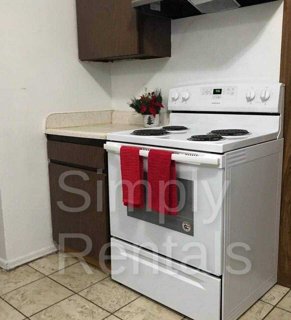 Apartment for rent at 409 Maple St, Commerce, TX 75428