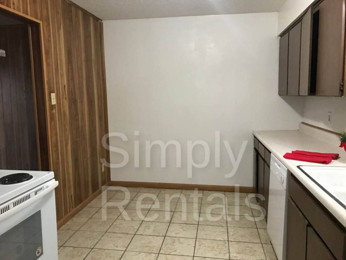 Apartment for rent at 409 Maple St, Commerce, TX 75428
