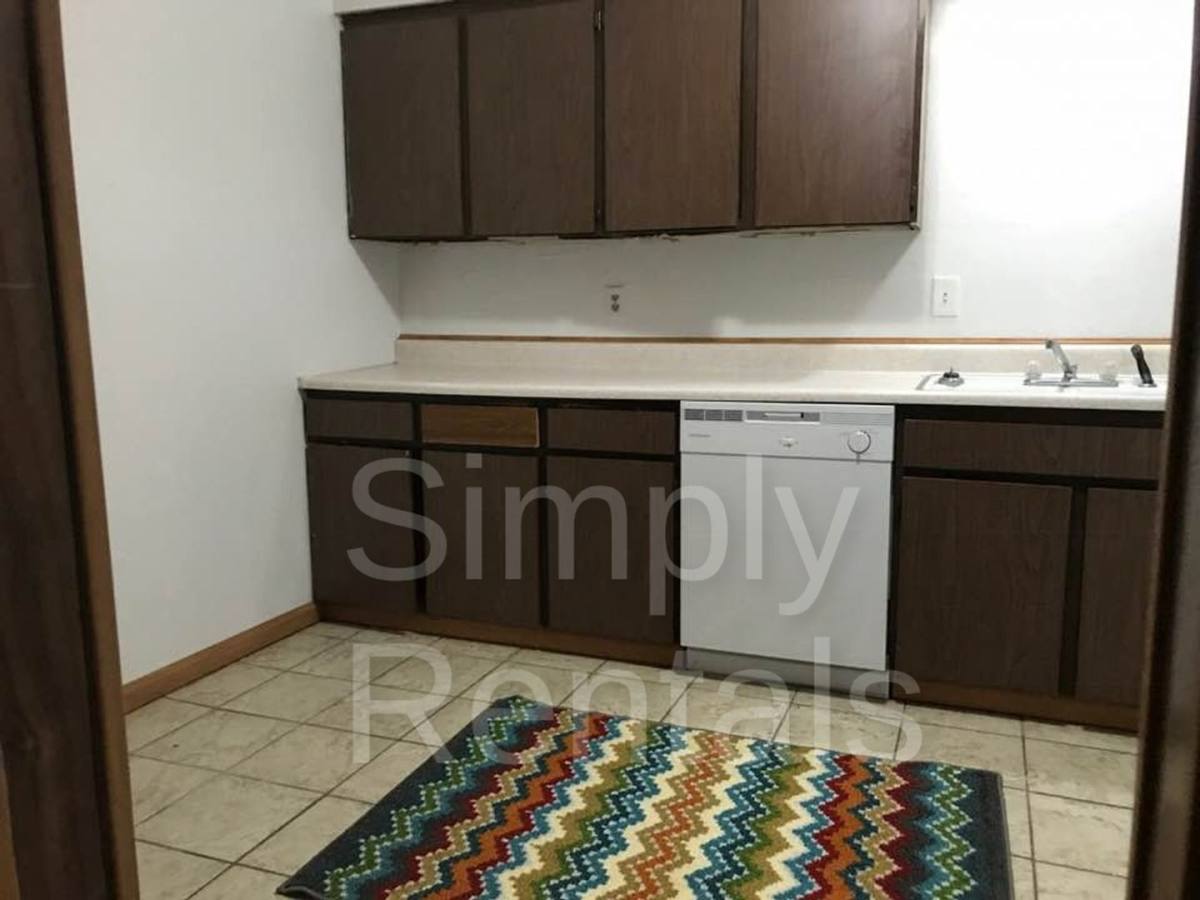 Apartment for rent at 409 Maple St, Commerce, TX 75428