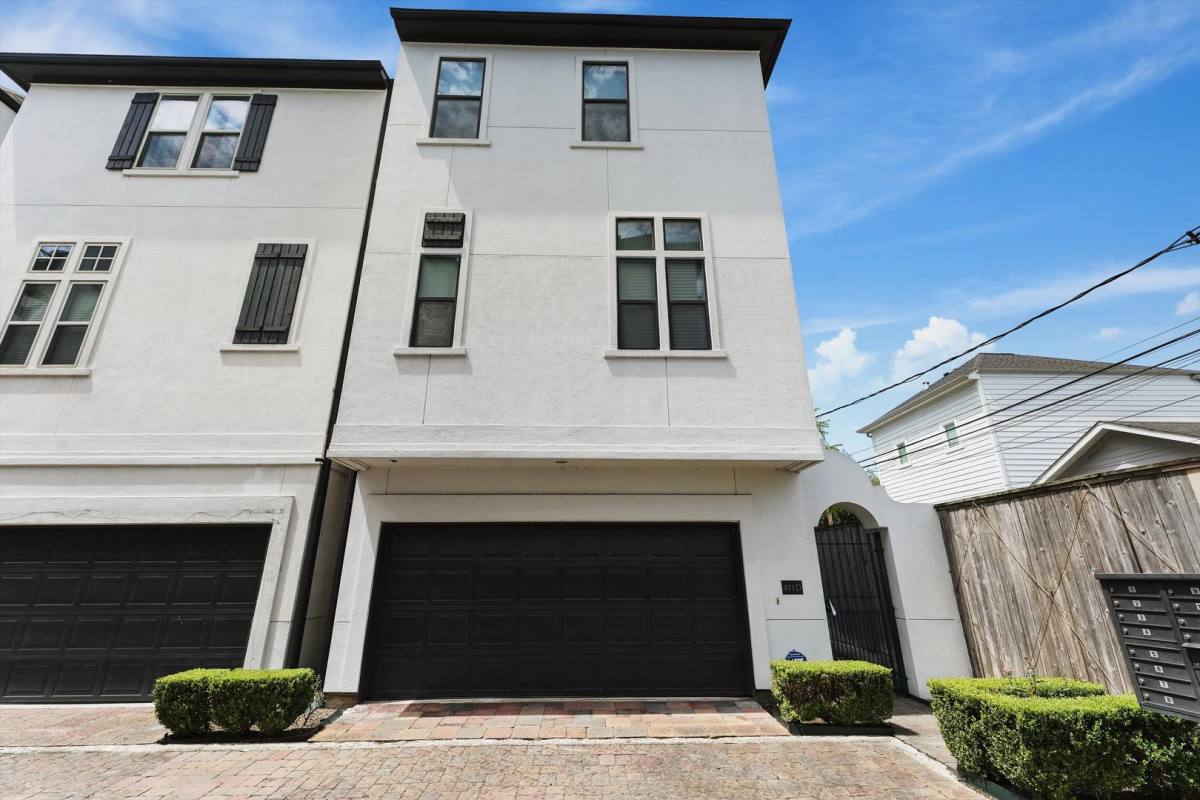 House for rent at 411 W 17th St, Houston, TX 77008