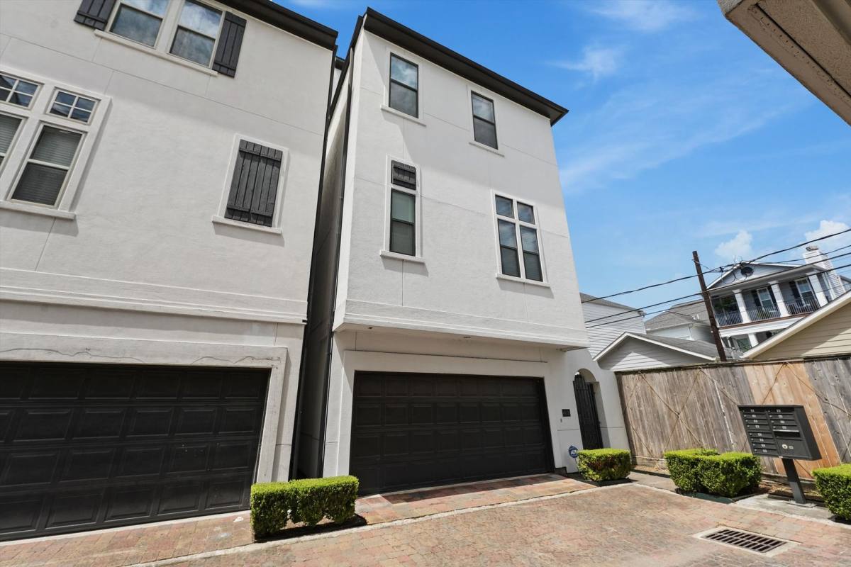 House for rent at 411 W 17th St, Houston, TX 77008