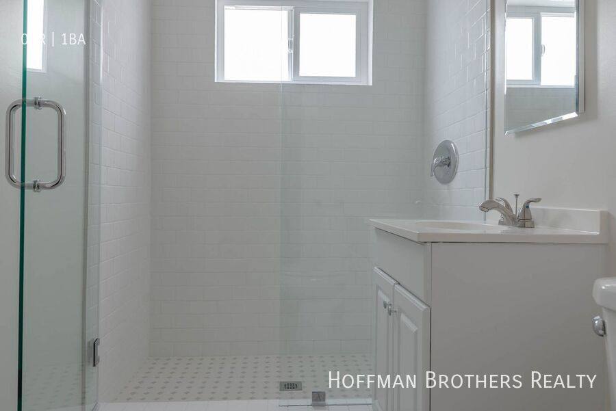 Apartment for rent at 404 N Coronado St #108, Los Angeles, CA 90026