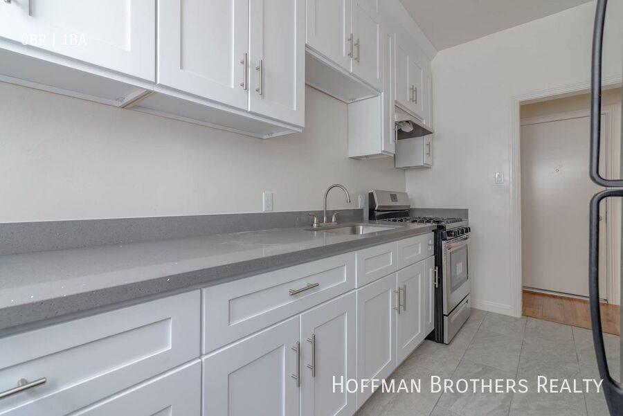 Apartment for rent at 404 N Coronado St #108, Los Angeles, CA 90026
