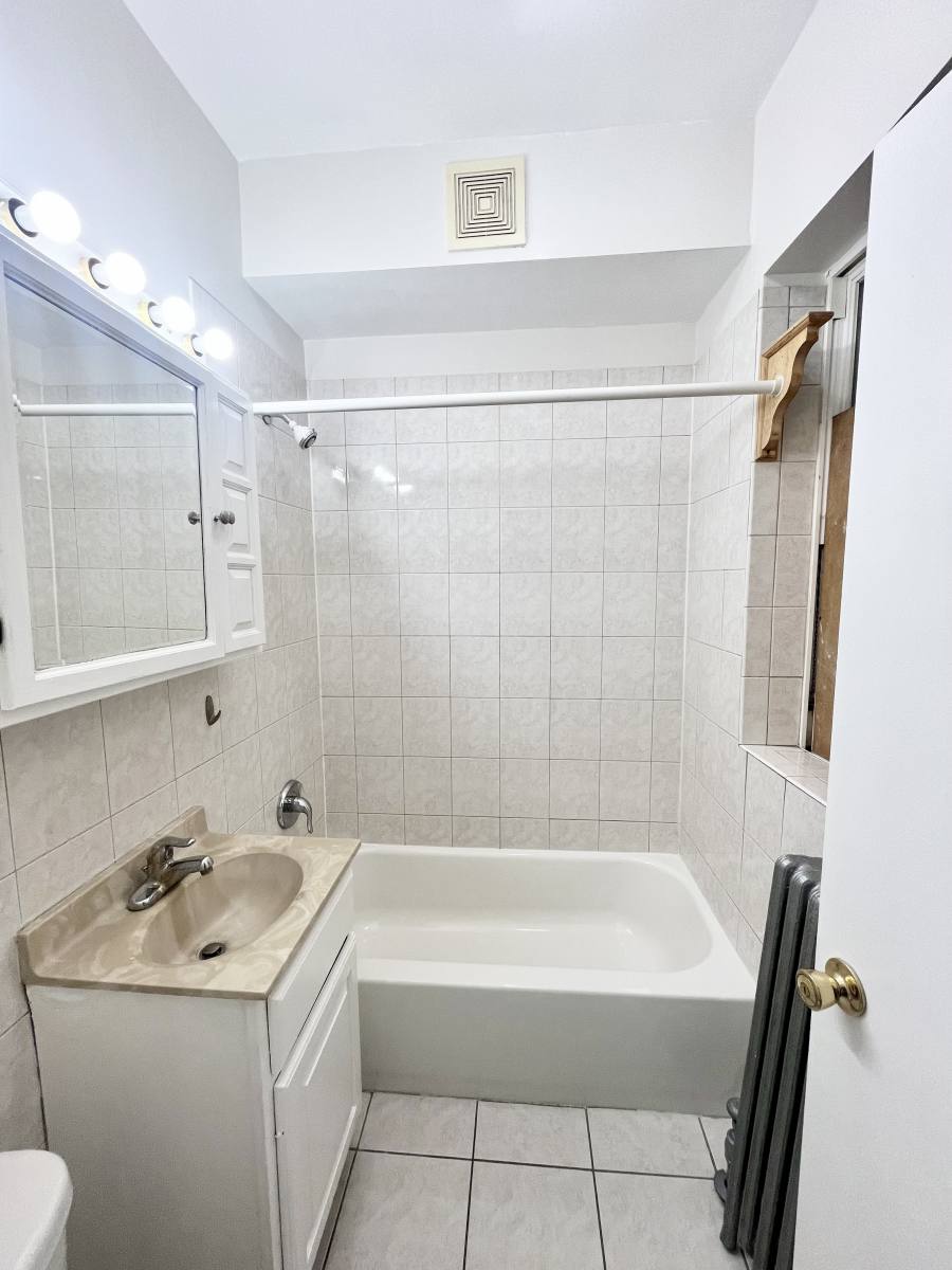 Apartment for rent at 4300 W Shakespeare Ave #1, Chicago, IL 60639