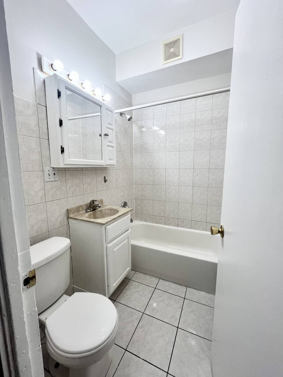 Apartment for rent at 4300 W Shakespeare Ave #1, Chicago, IL 60639