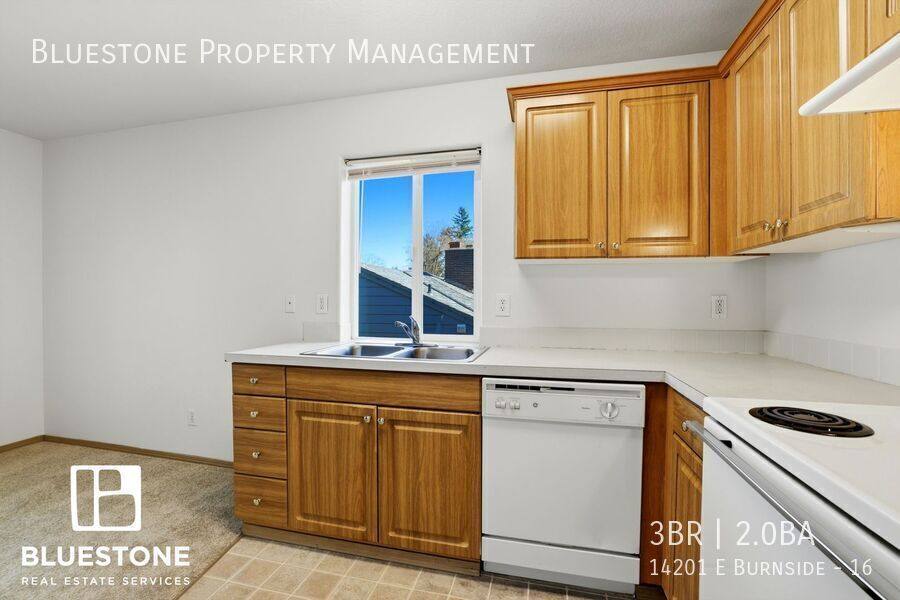 Apartment for rent at 14201 E Burnside #16, Portland, OR 97233