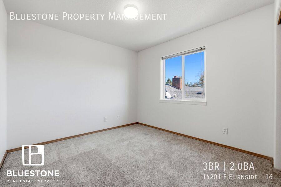 Apartment for rent at 14201 E Burnside #16, Portland, OR 97233