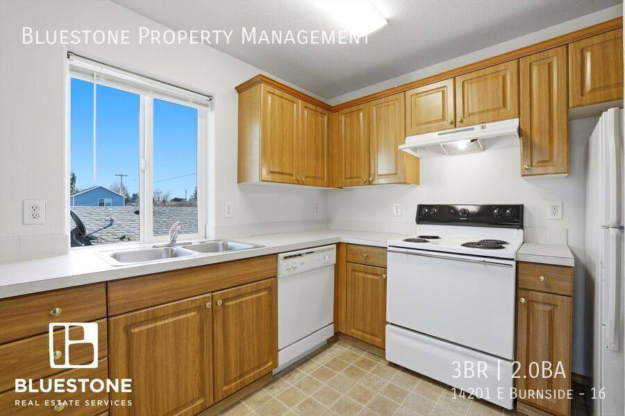 Apartment for rent at 14201 E Burnside #16, Portland, OR 97233