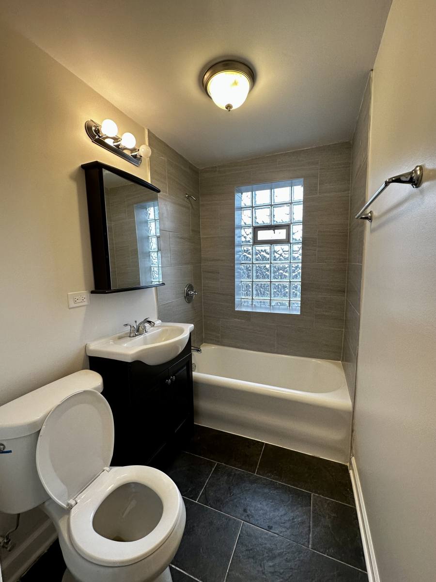 Apartment for rent at 4056 W Crystal St #1, Chicago, IL 60651
