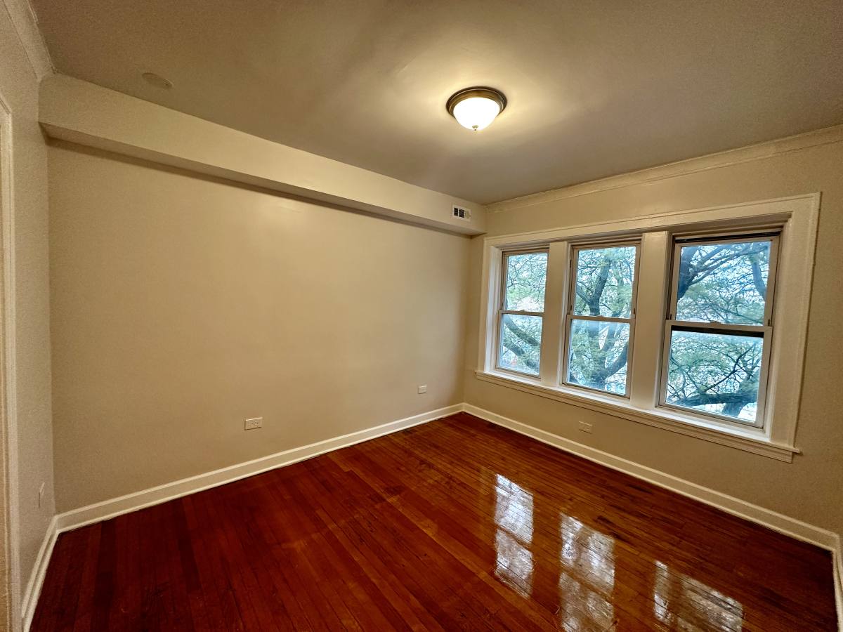 Apartment for rent at 4056 W Crystal St #1, Chicago, IL 60651