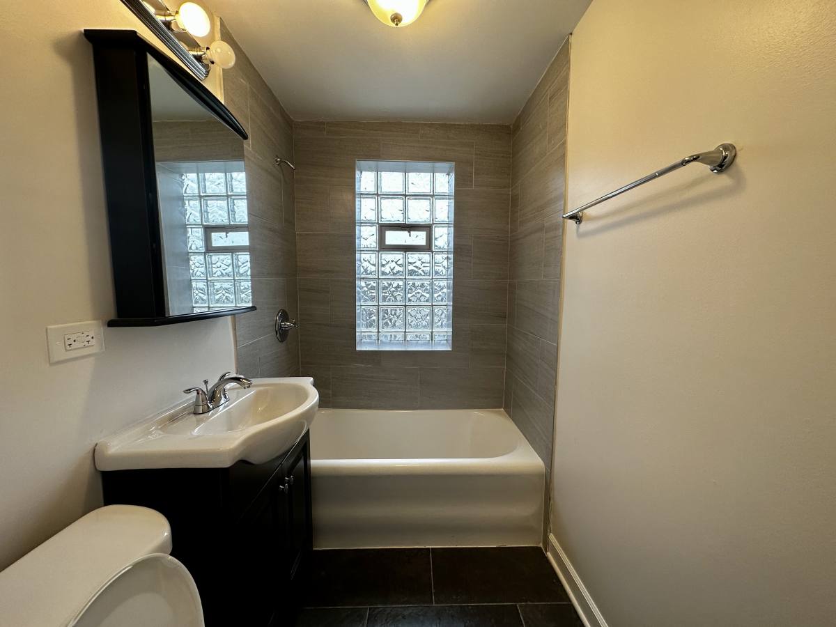 Apartment for rent at 4056 W Crystal St #1, Chicago, IL 60651