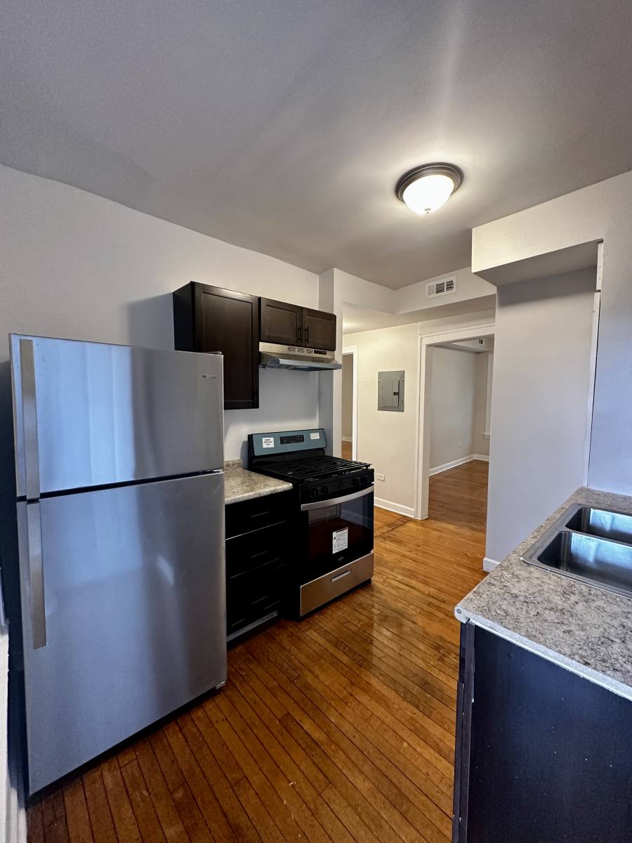 Apartment for rent at 4056 W Crystal St #1, Chicago, IL 60651