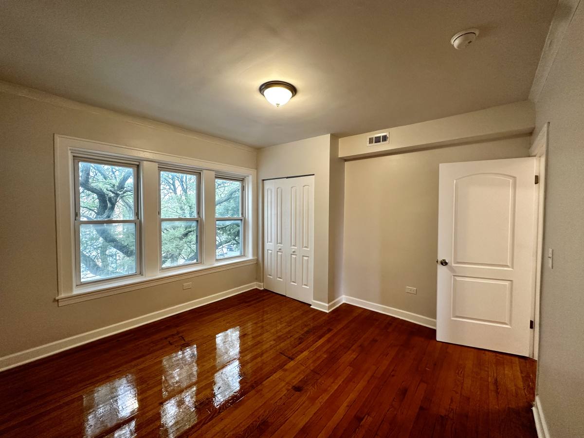 Apartment for rent at 4056 W Crystal St #1, Chicago, IL 60651