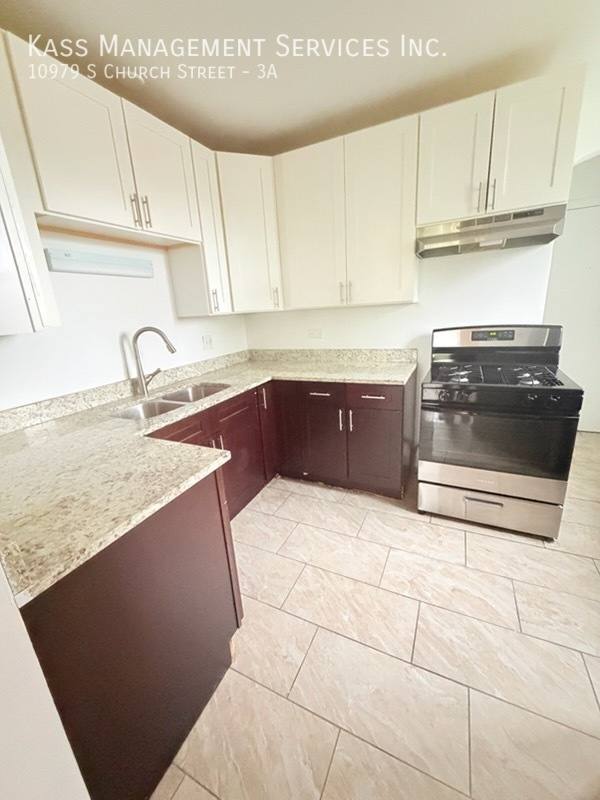 Apartment for rent at 10979 S Church St #3A, Chicago, IL 60643