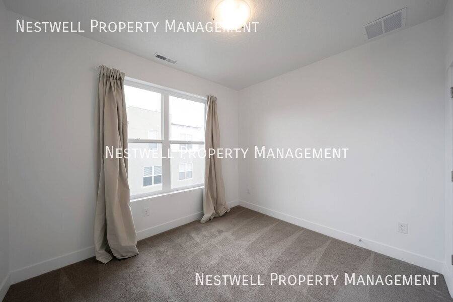 Townhouse for rent at 5176 W Black Twig Dr, South Jordan, UT 84009