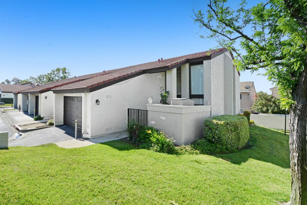 Townhouse for rent at 1560 Corte Caballo #25, Upland, CA 91786