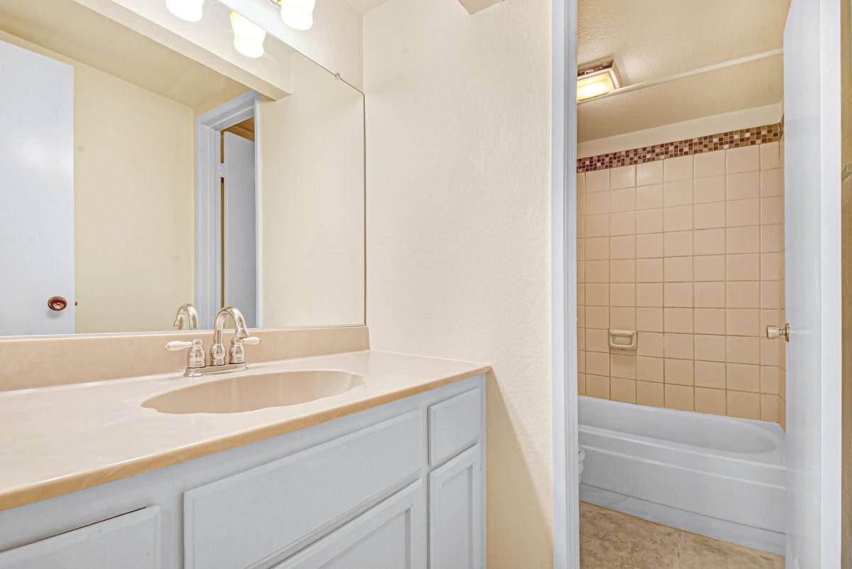 Townhouse for rent at 1560 Corte Caballo #25, Upland, CA 91786