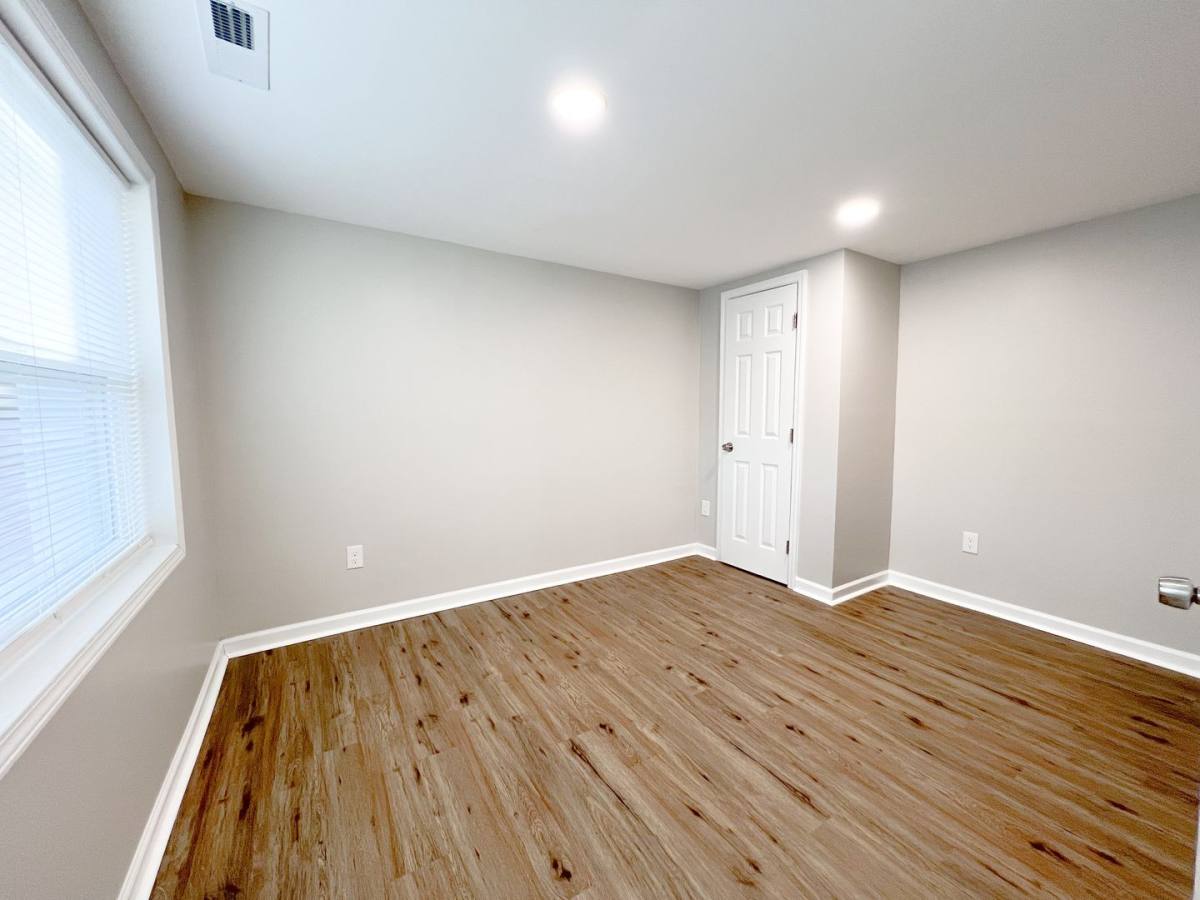 Apartment for rent at 492 Oak St, Clarksville, TN 37042