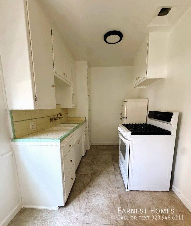 Apartment for rent at 114 S Rampart Blvd #3, Los Angeles, CA 90057