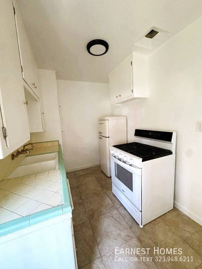 Apartment for rent at 114 S Rampart Blvd #3, Los Angeles, CA 90057