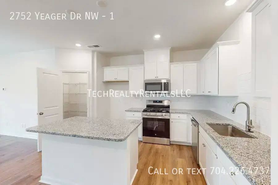 Townhouse for rent at 2752 Yeager Dr NW #1, Concord, NC 28027