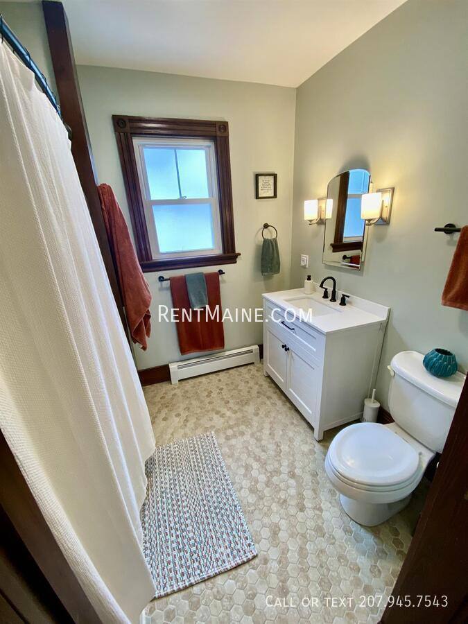Apartment for rent at 94 Otis St, Bangor, ME 04401