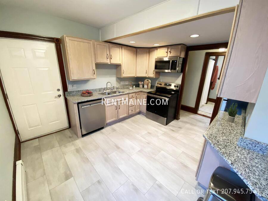 Apartment for rent at 94 Otis St, Bangor, ME 04401