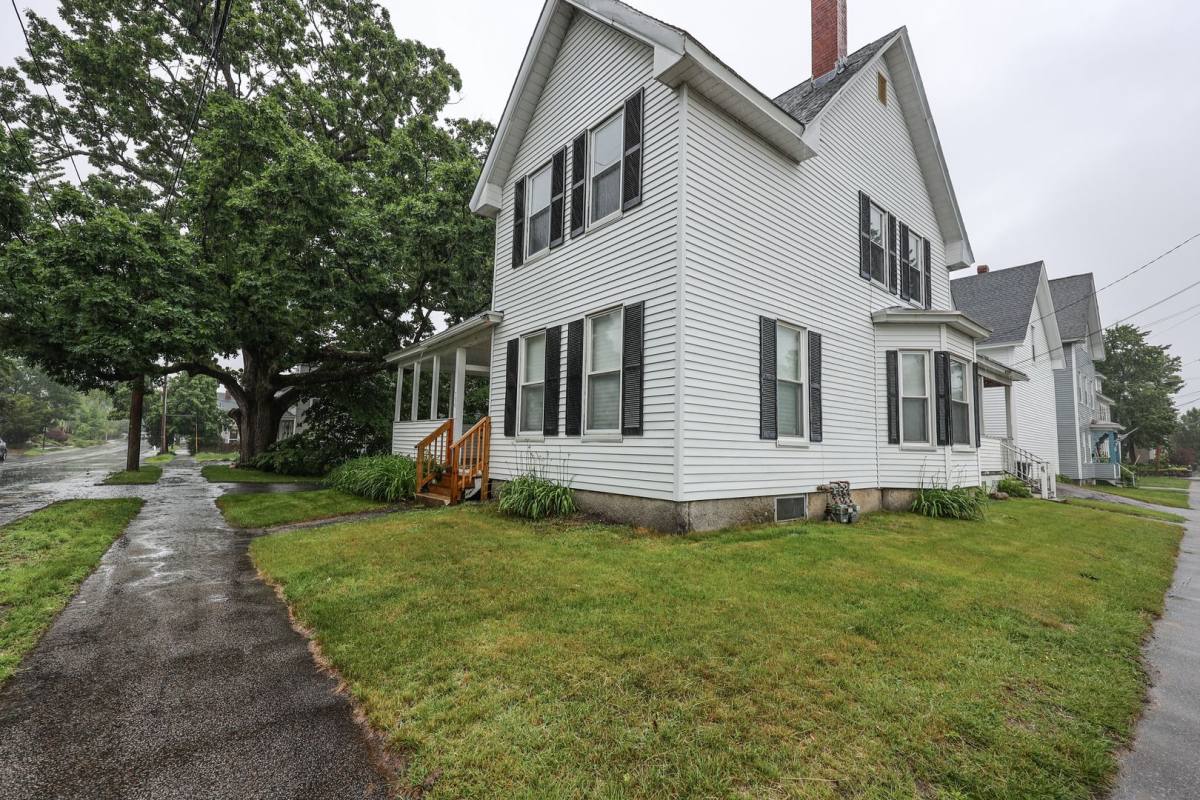 Apartment for rent at 736 Maple St #2, Manchester, NH 03104