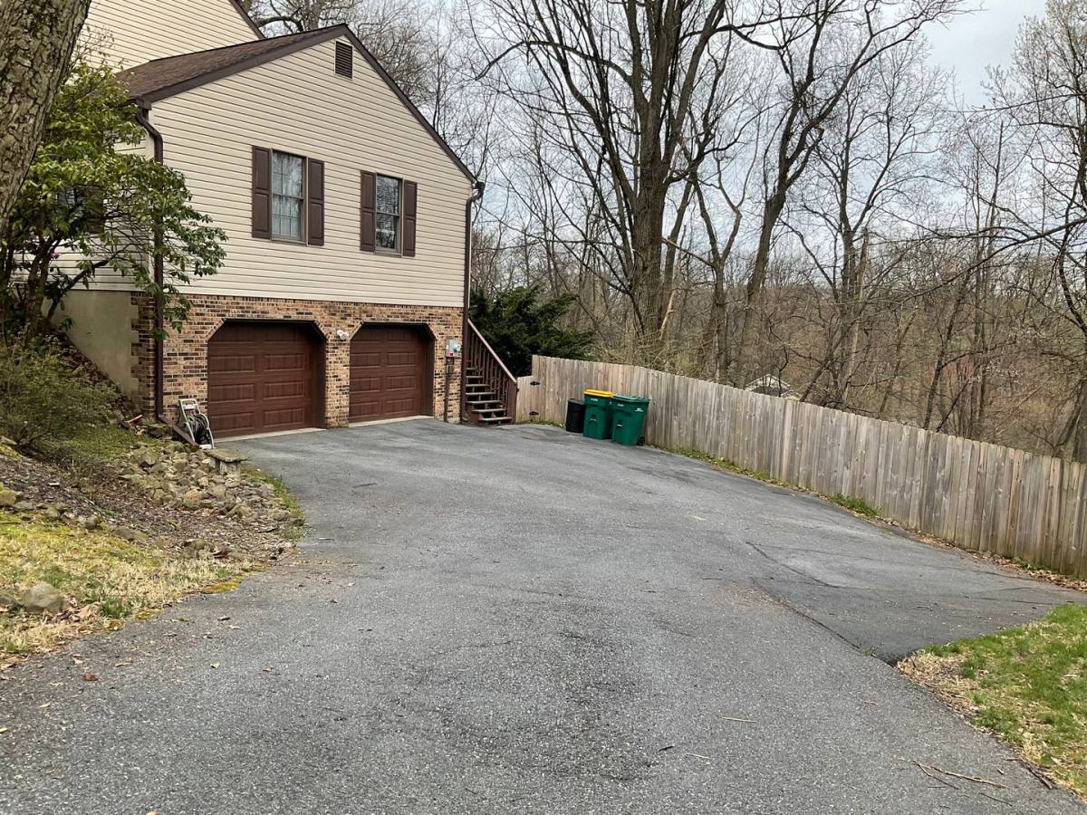 House for rent at 1541 Woodhaven Dr, Hummelstown, PA 17036