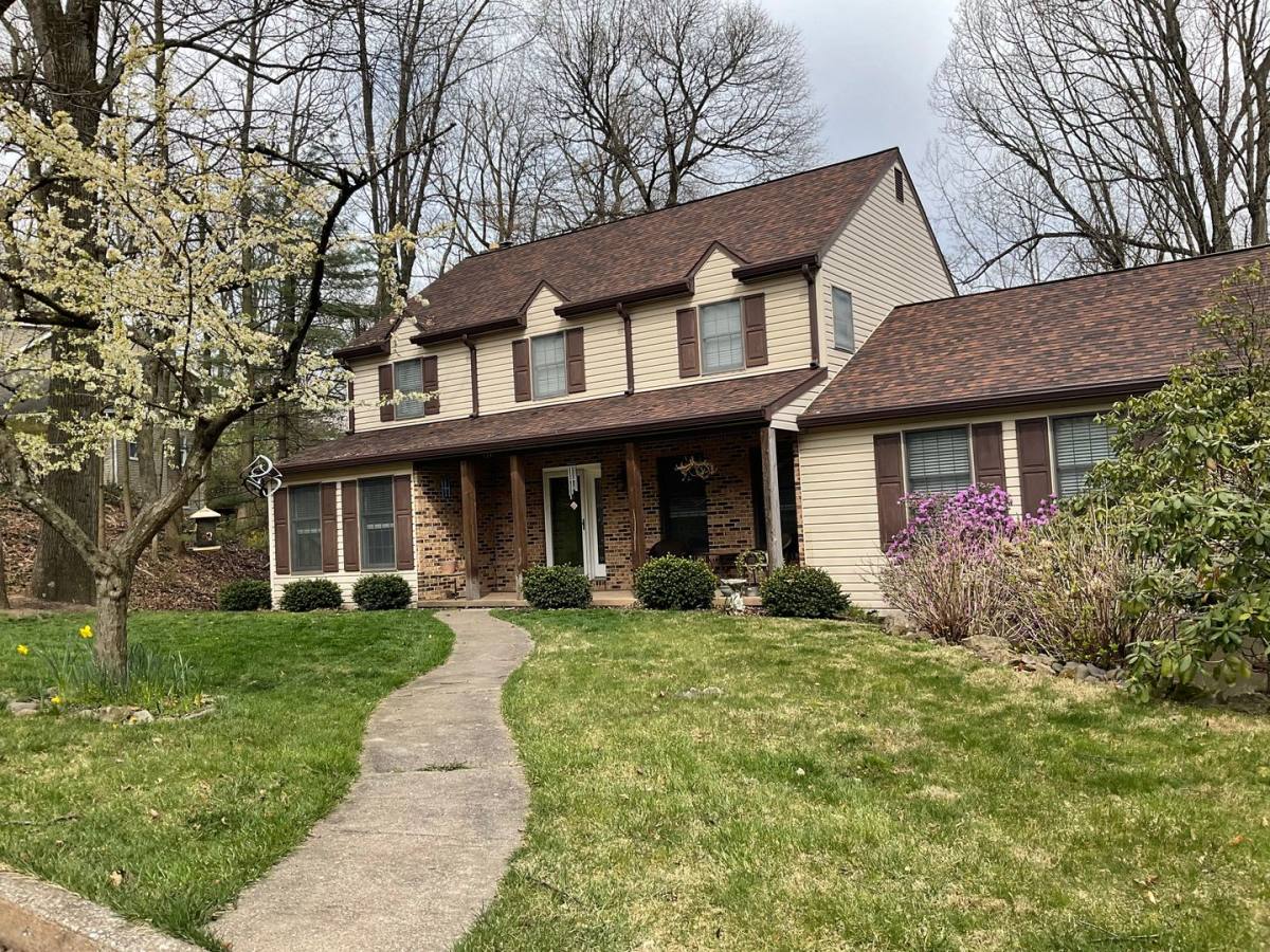 House for rent at 1541 Woodhaven Dr, Hummelstown, PA 17036