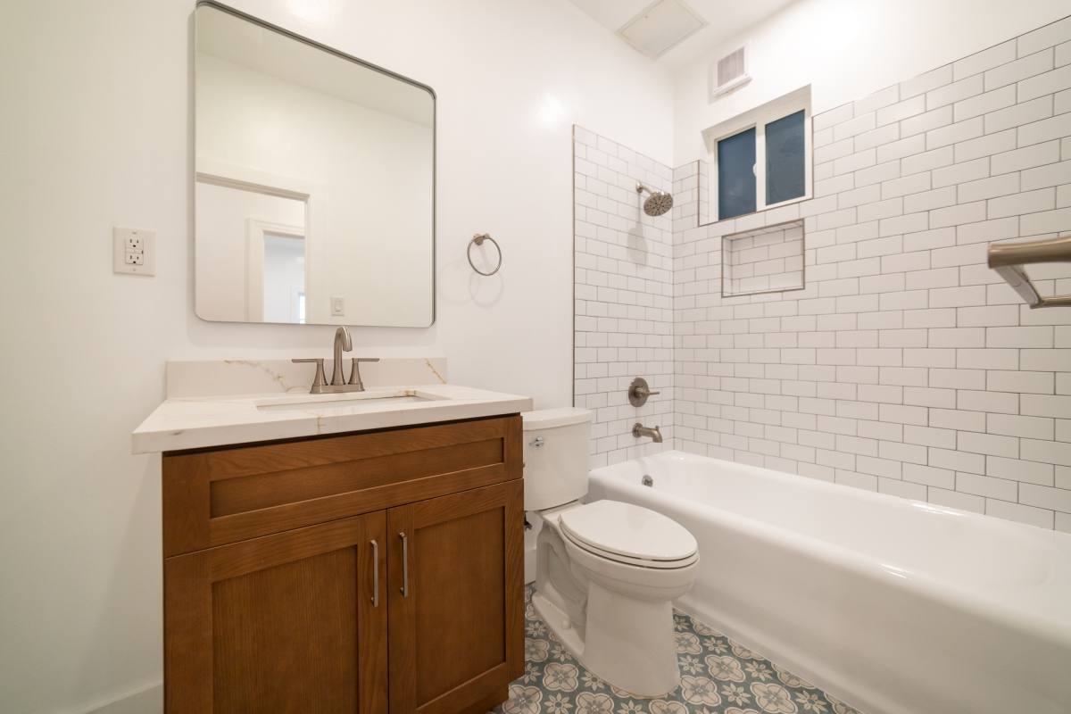 Apartment for rent at 242 S Sycamore Ave #1 2, Los Angeles, CA 90036