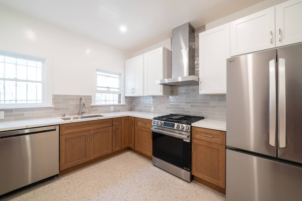 Apartment for rent at 242 S Sycamore Ave #1 2, Los Angeles, CA 90036