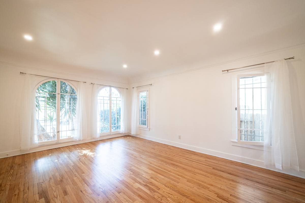 Apartment for rent at 242 S Sycamore Ave #1 2, Los Angeles, CA 90036