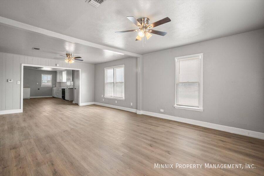 House for rent at 1302 Ave E Fs #1, Ralls, TX 79357