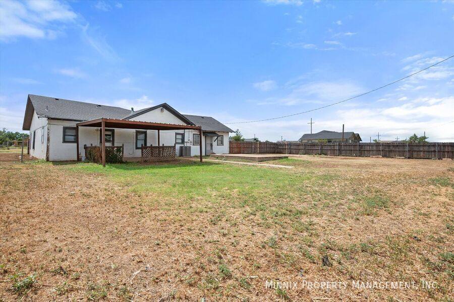 House for rent at 1302 Ave E Fs #1, Ralls, TX 79357