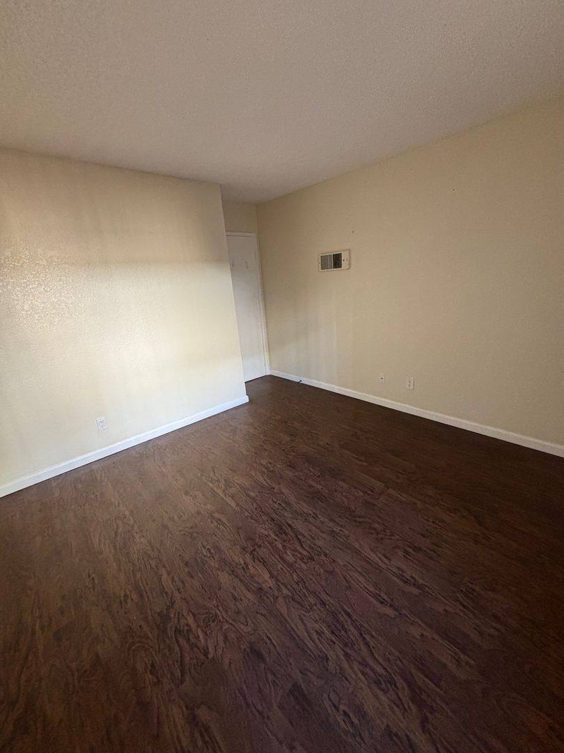 Townhouse for rent at 6962 Fulton St, San Diego, CA 92111