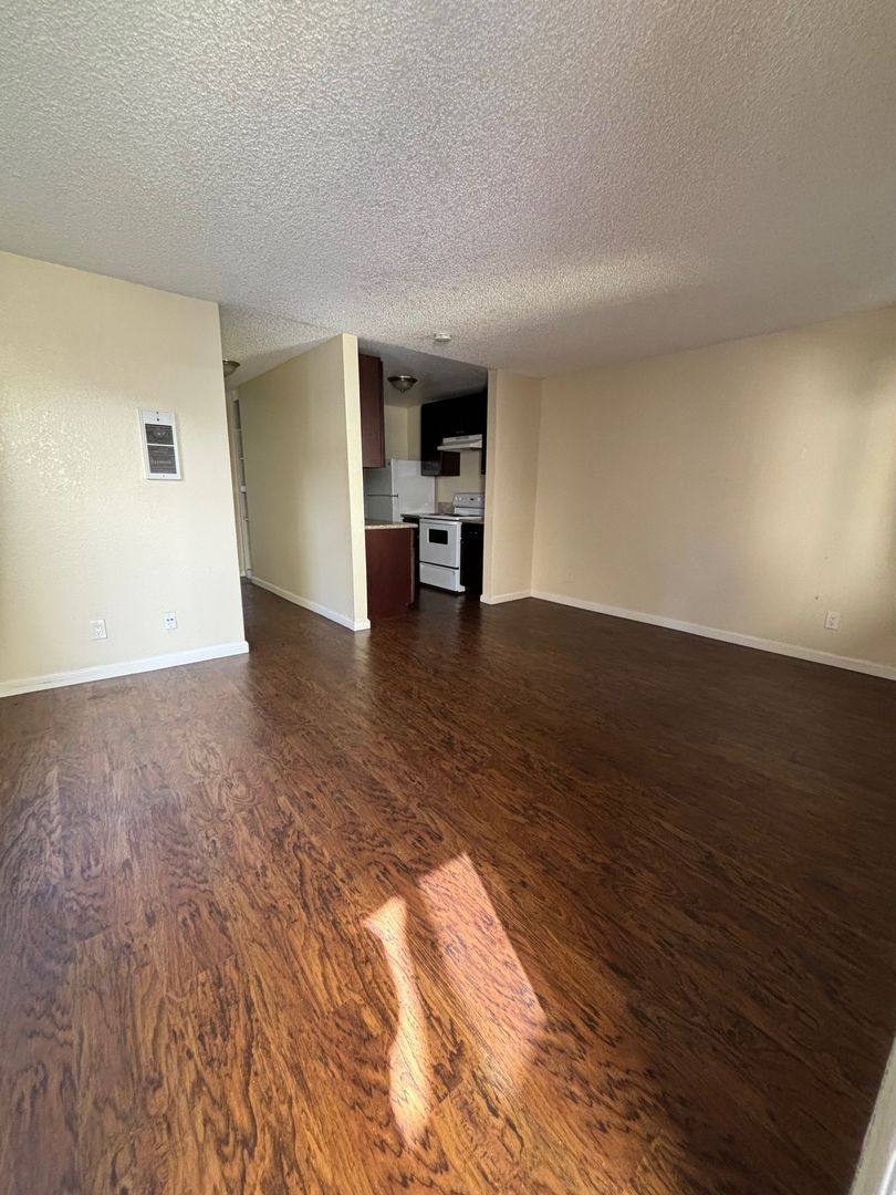 Townhouse for rent at 6962 Fulton St, San Diego, CA 92111