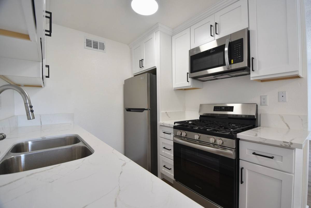 Apartment for rent at 7550 Jordan Ave, Canoga Park, CA 91303