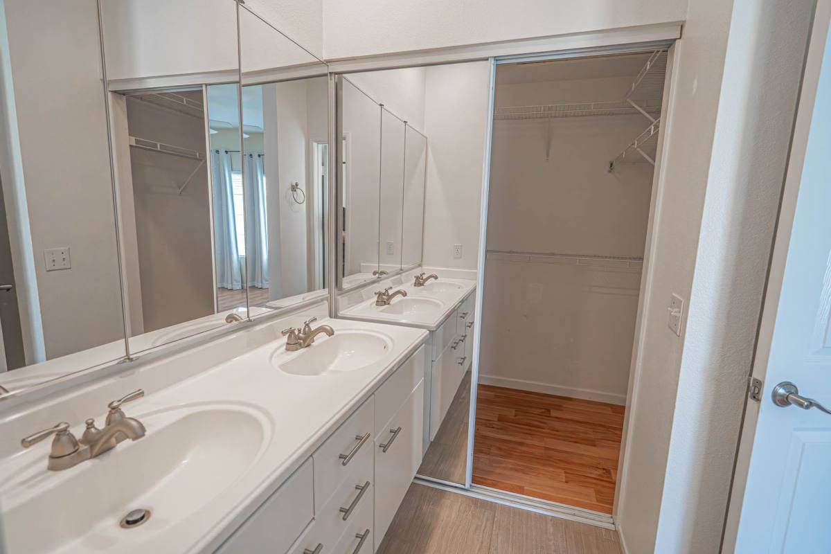 Townhouse for rent at 27909 Crown Court Circle, Valencia, CA 91354