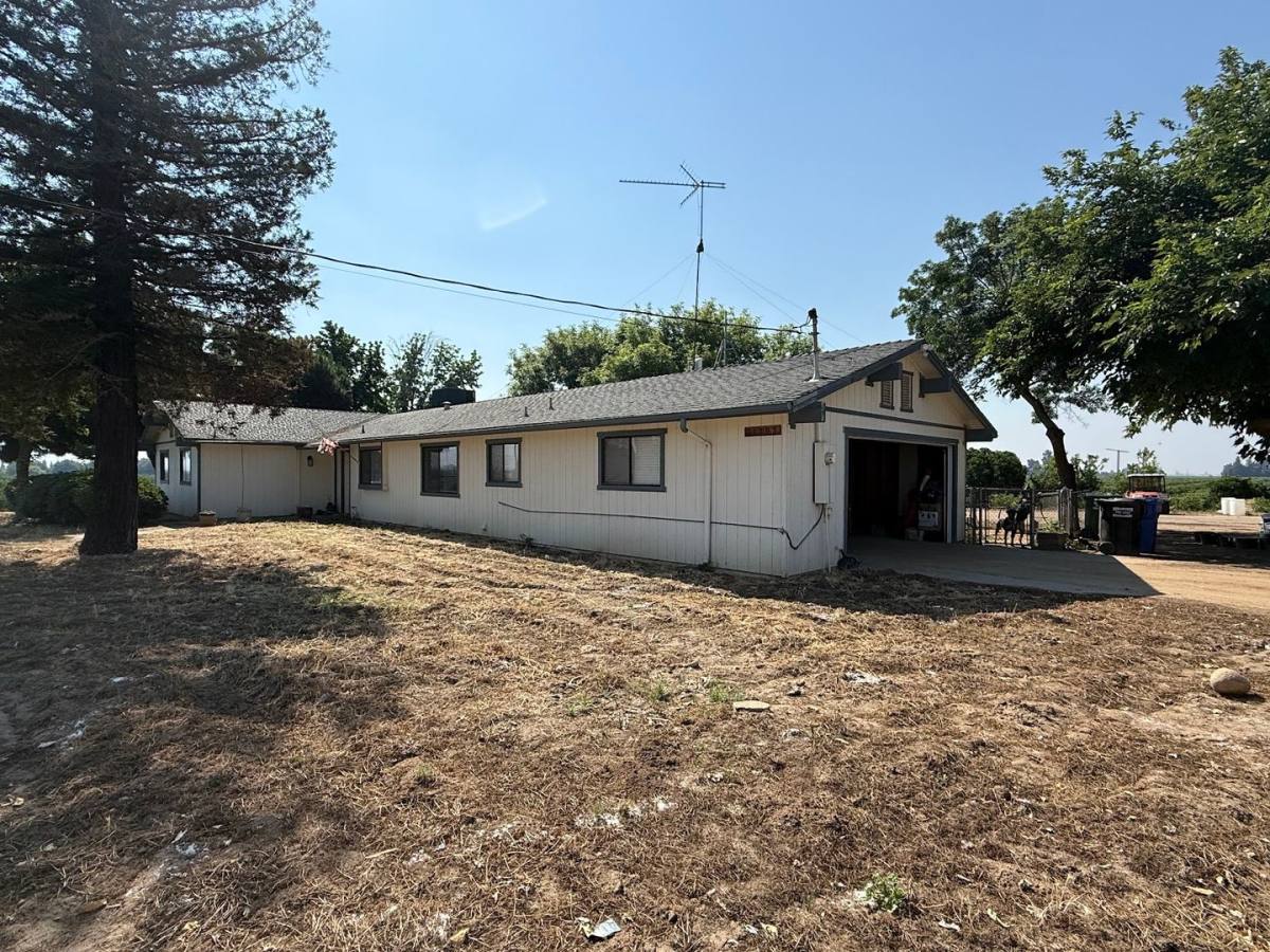 House for rent at 21293 E American Ave, Reedley, CA 93654