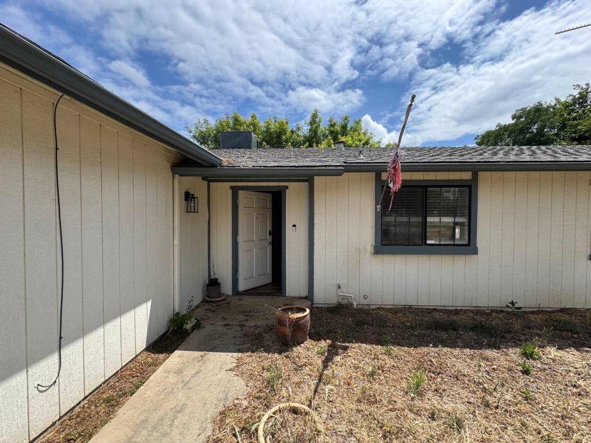 House for rent at 21293 E American Ave, Reedley, CA 93654