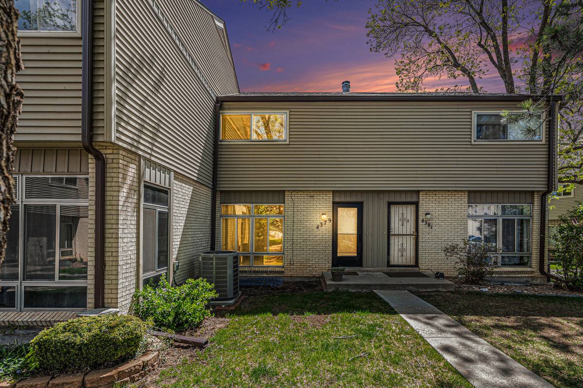 Townhouse for rent at 4379 W Ponds Circle, Littleton, CO 80123