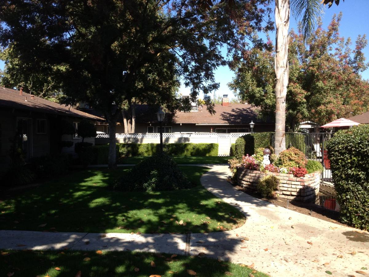 Apartment for rent at 1025 W Mesa, Fresno, CA 93711