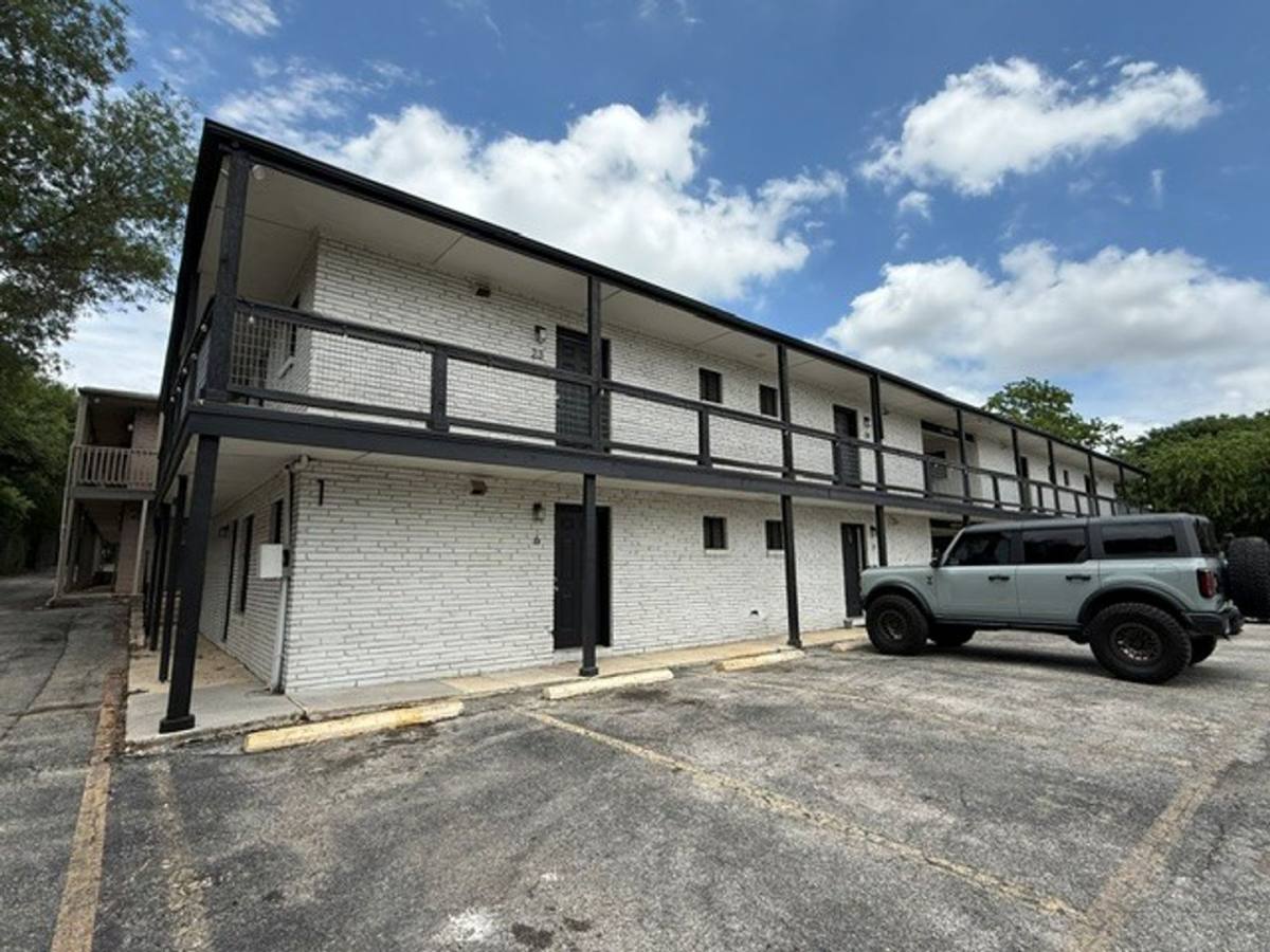 Apartment for rent at 516 Gentleman Rd, San Antonio, TX 78201